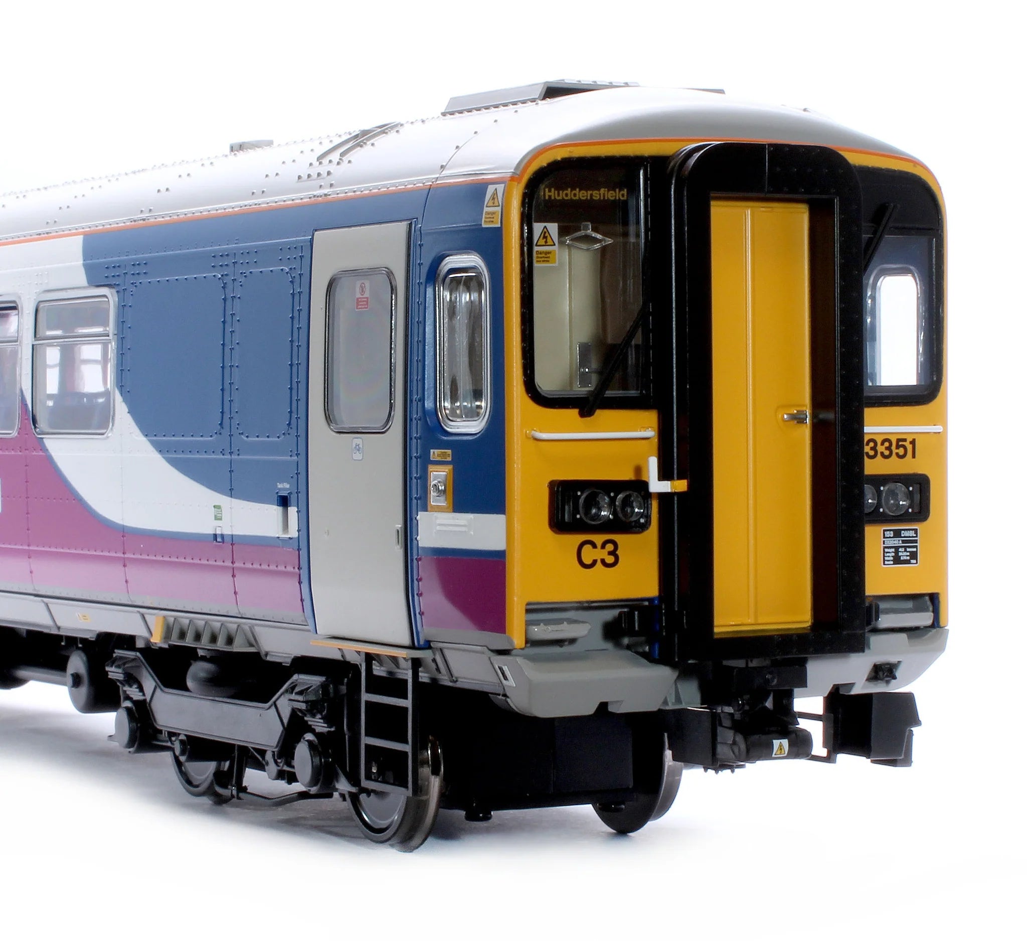 Class 153 - Northern - 153351 - O Scale – Heljan.com